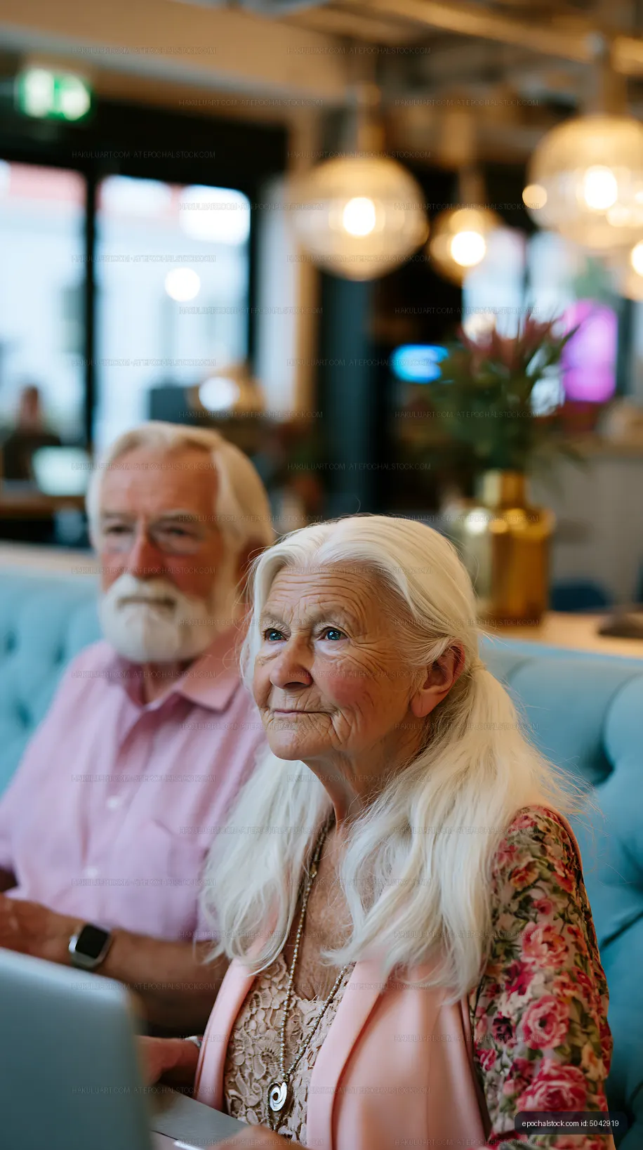 Elderly couple enjoying time together in a cozy cafe